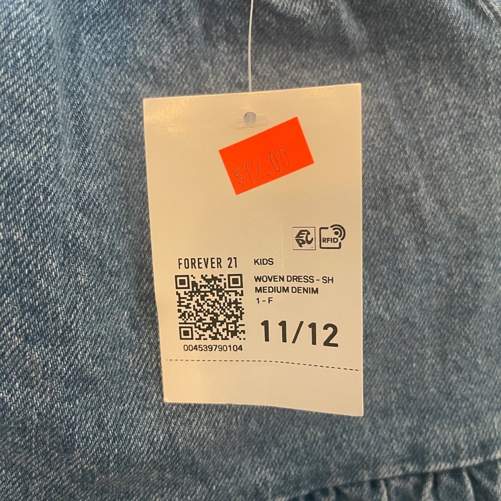 Girls size 11 / 12 Forever 21 denim dress. NWT - Picture 2 of 2